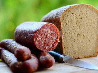 Roh-Bierwurst (Prager art)