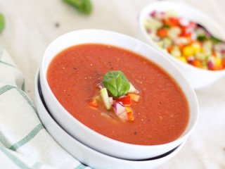 Tomat suppe med kylling, porre og champignon